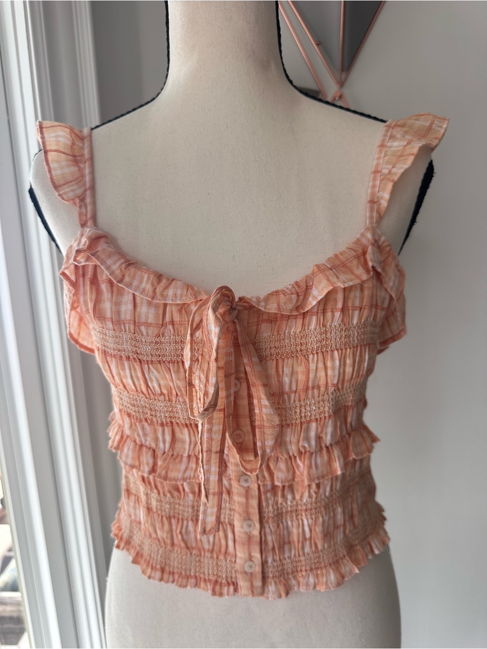 AMERICAN EAGLE Peach Cream Plaid Ruffle Tie-Front Smocked Tank Top Size Medium